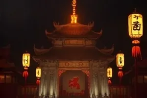 《无声列车》封面，夜行列车车厢内的一排空座